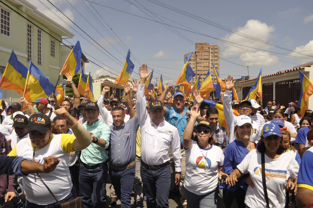 johanyanez85's tweet photo. El pueblo de Lara esta claro, @HenriFalconLara es un líder social, dedicado a solventar problemas y llevar Progreso a todos... #HenriRepite https://t.co/sFijzg5ZCA