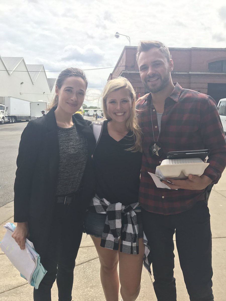 HMegan81's tweet photo. #bringburzekback
Thank you so much @marinasqu and Patrick for the picture today. Love you guys! 😘❤️🚔 https://t.co/i8ByWbpj6j