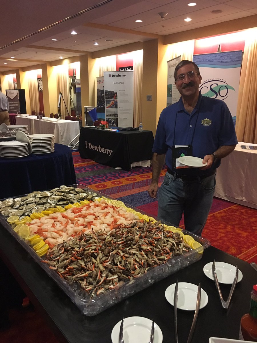 jenseff36's tweet photo. #NMFPW kicked off tonight w/ great food &amp; networking. This raw bar was mmm mmm good. Here's Bill from NY getting 1st dibs. #wishyouwerehere https://t.co/cUteAUEauI