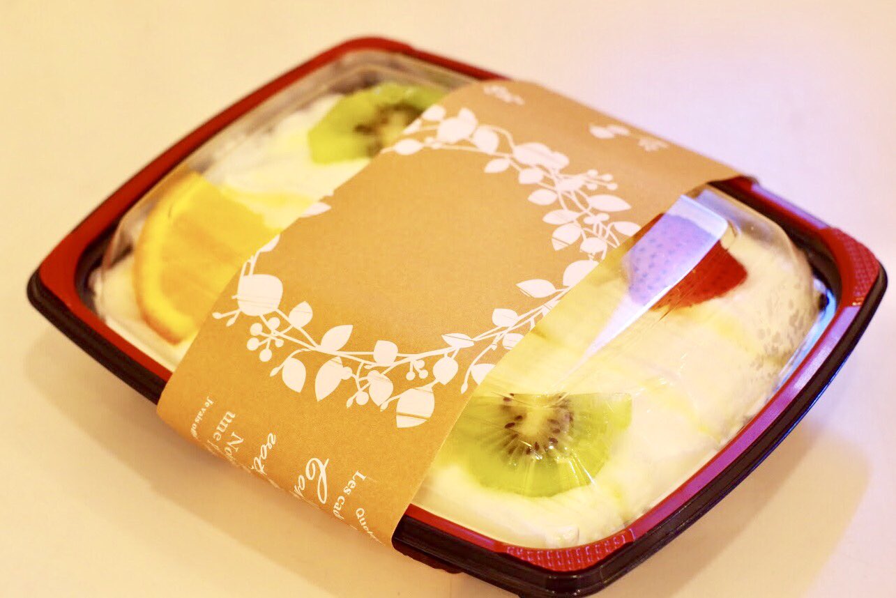 創作菓子アトリ 横浜のケーキ屋 On Twitter ケーキのお弁当 はしっこ弁当 はアトリの隠れた人気もの ケーキ を作る時に出る スポンジのはしっこ と生クリームを お弁当箱のような容器に詰めています ケーキをたっぷりと味わいたい方にオススメです 創作