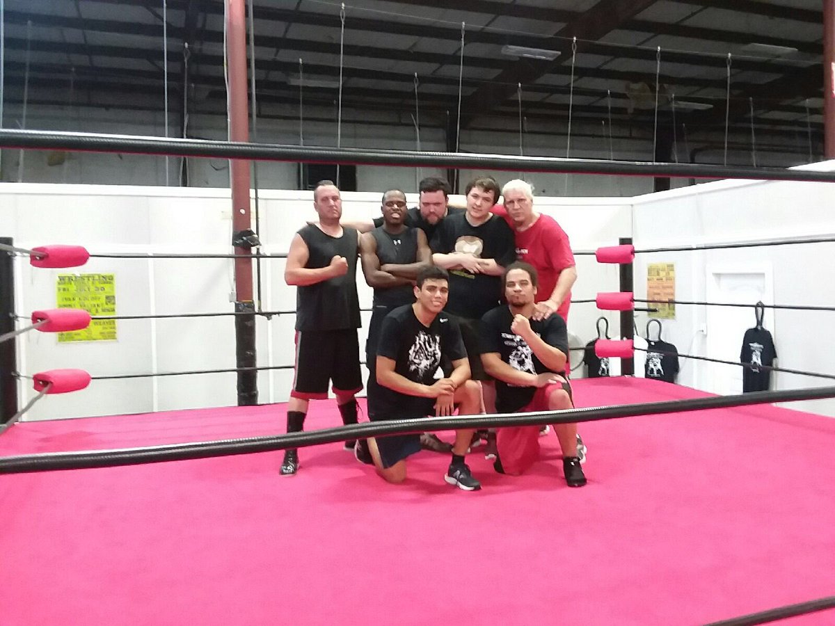 wrestlerweekly's tweet image. GREAT GROUP TONIGHT! Tommy Wildfire Rich School of Wrestling #TommyWildfireRich #TommyRich @twildfirerich @DavidBr25439805 @TommyWildfire