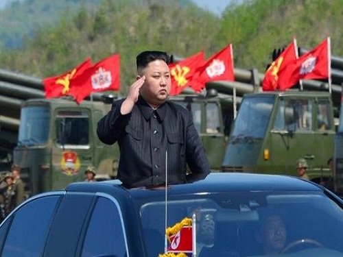 YVKE_Mundial's tweet photo. Kim Jong-un ordenó a tropas norcoreanas prepararse para atacar https://t.co/O7l1jc88Hb https://t.co/9jSzd3gMSV
