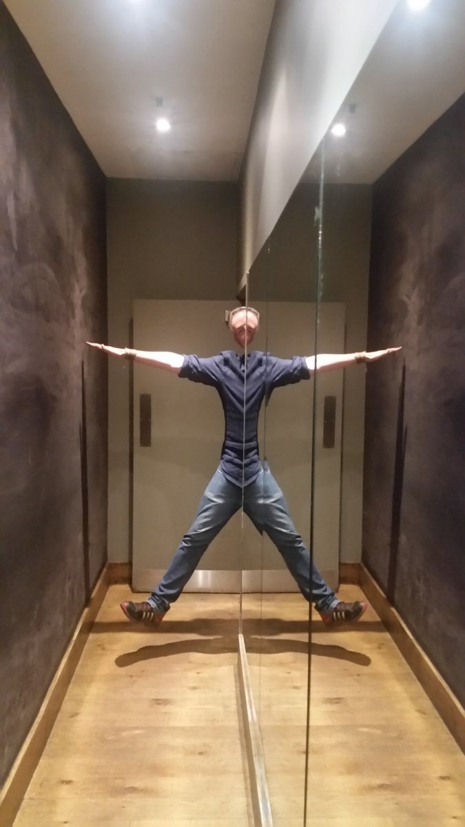 JonathanWheat10's tweet photo. Fun with mirrors ! (Oh ot doesn't take much 😅) https://t.co/TFKzpsE34p