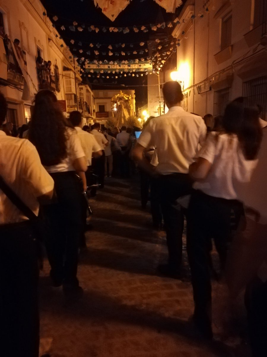 Llegamos a Plaza de España con "Madrugá Macarena" y "Coronación de la Macarena" #Trebujena #NuestraSeñoradePalomaresCoronada <a href="/HdadPalomaresC/">Hdad. de Palomares.</a>