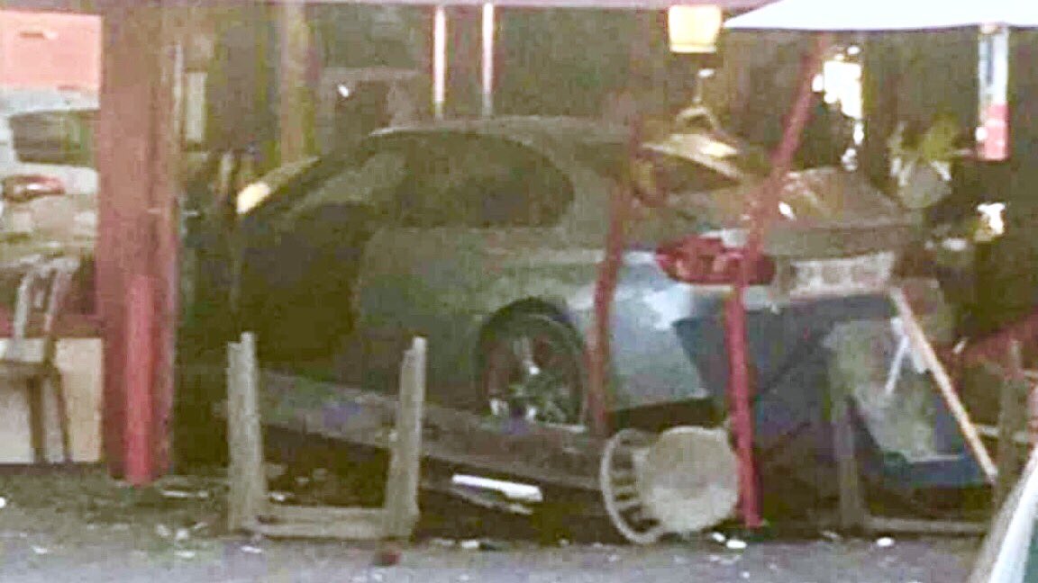 BREAKING NEWS: Girl dies after car ‘deliberately’ driven into pizzeria near Paris, France: sonsh.in/e-Paris-Crash-… #Leytonstone #Leyton