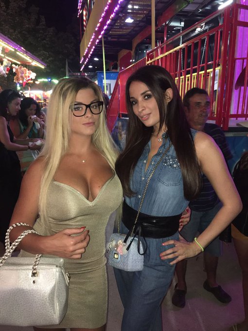 Première journée de vacance en Corse avec ma pote Clelia https://t.co/Y27LFJzMD4