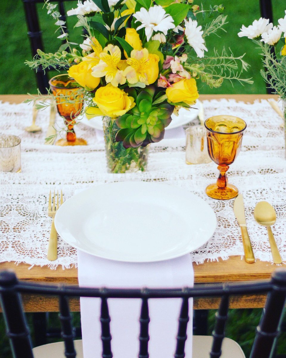 Afamilyaffairrentals On Twitter A Simple Wedding Farmtable With