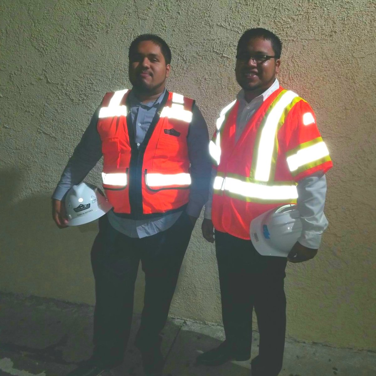 emrivera121's tweet photo. Ealry bird catches the worm #myrideordie #since'96 #civilengineers #Engineeringislife #GlorytoGod #BlessedAndGrateful https://t.co/qm883B2LVu