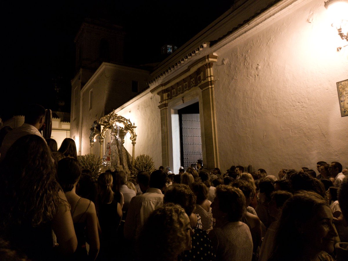 Suena la última marcha, su marcha "A la Reina de los Cielos" de nuestro director <a href="/jmvtrebu/">Jose Manuel Valderas</a> #Trebujena <a href="/HdadPalomaresC/">Hdad. de Palomares.</a>