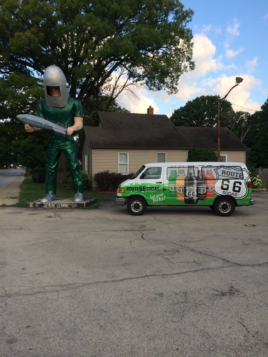 Route66Soda's tweet photo. Look where the Route 66 Sodas van was spotted! #GeminiGiant #Route66sodas #Route66icon https://t.co/OtgsVZnRsF