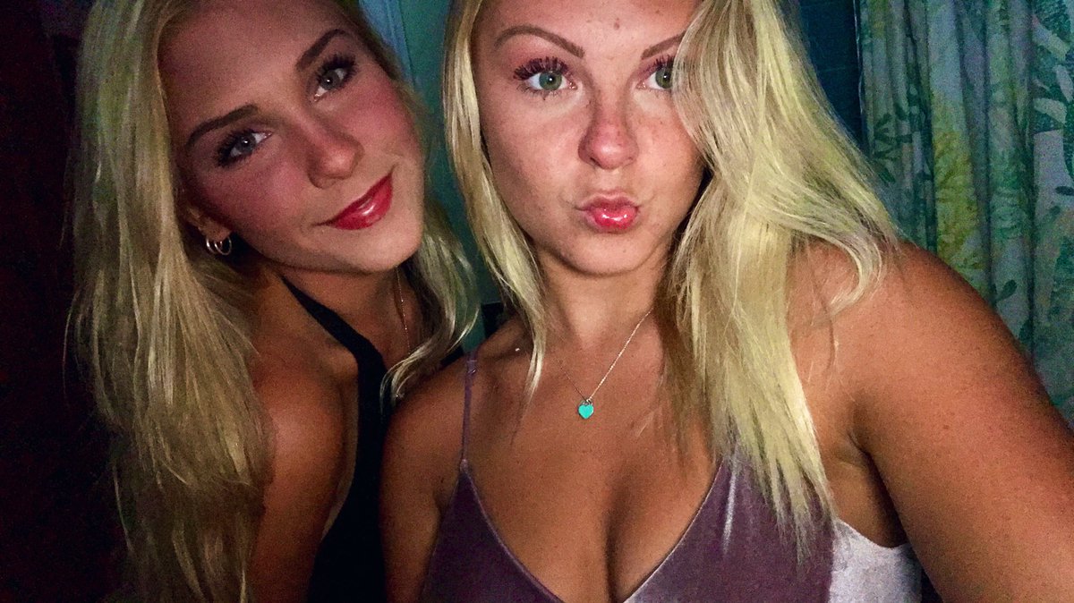 Shellymitchell_'s tweet image. Wishing my best friend the BEST birthday yet 💫💖 can&apos;t wait to continue celebrating with ya! Plz don&apos;t leave... @robin_diff