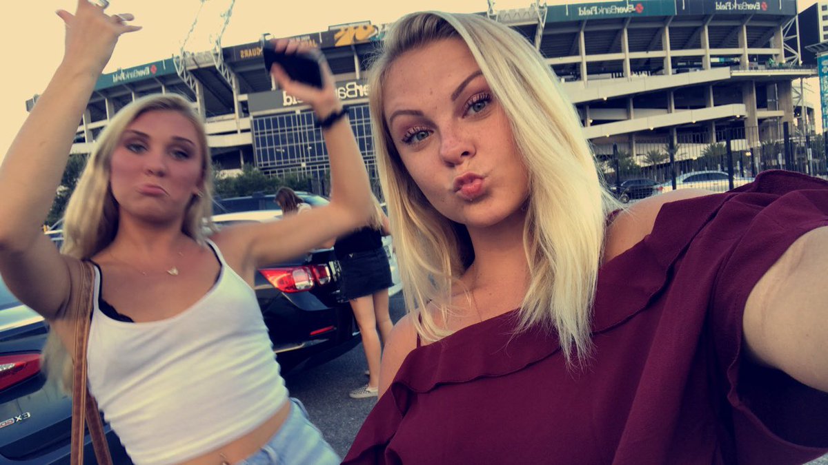 Shellymitchell_'s tweet image. Wishing my best friend the BEST birthday yet 💫💖 can&apos;t wait to continue celebrating with ya! Plz don&apos;t leave... @robin_diff