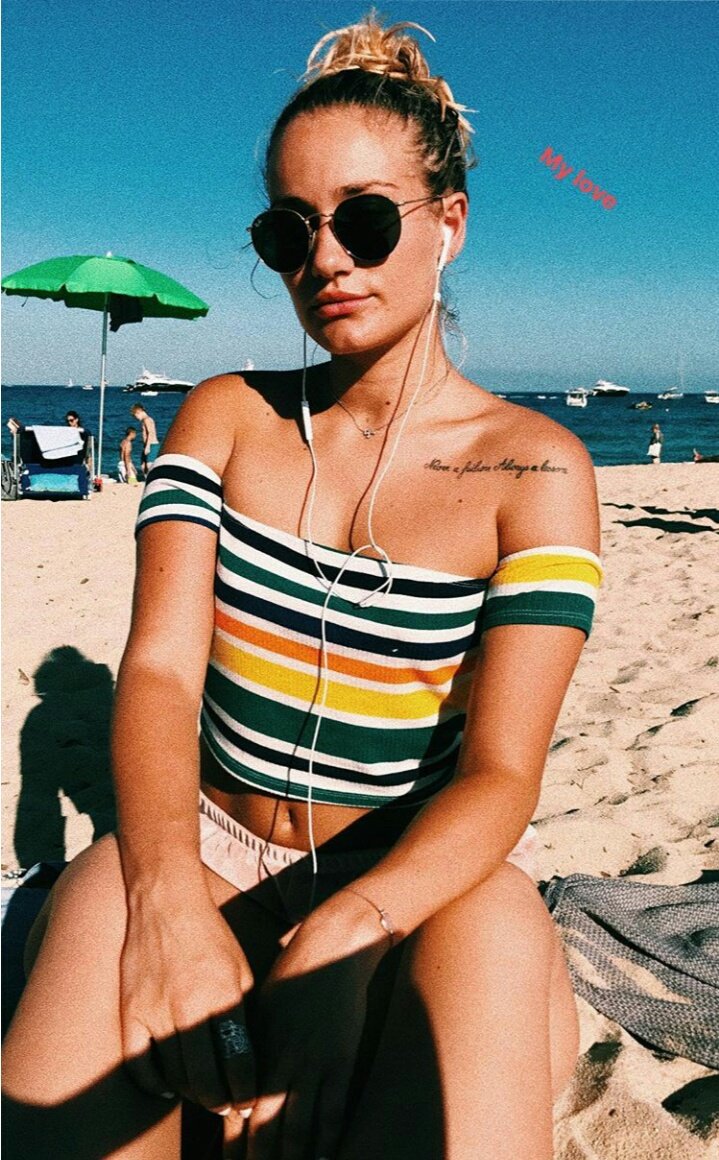 MeganFanSecours's tweet photo. vacations in saint-tropez 🌴 https://t.co/8pwRQ64pMl
