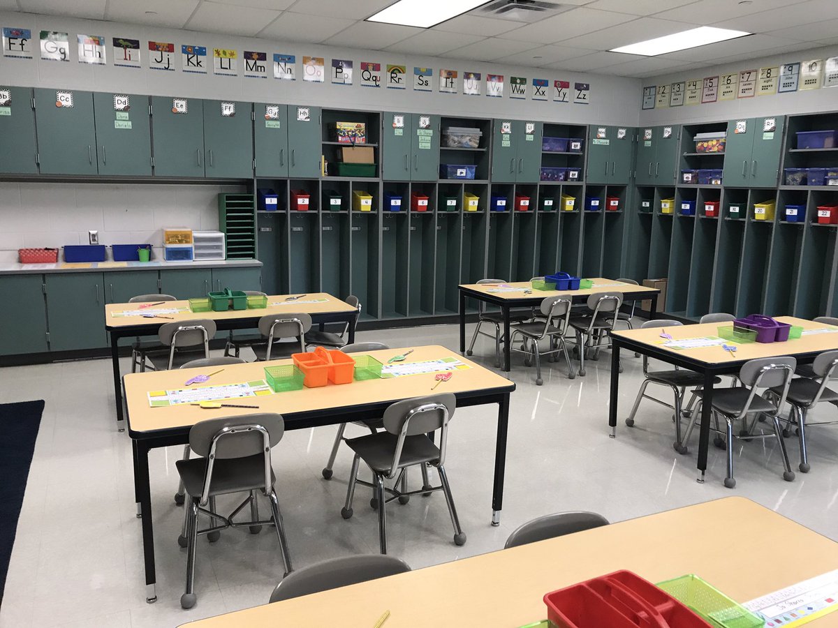 MrD_Chestnut3's tweet photo. Ready for Meet the Teachet night tonight and excited to meet this years 2nd graders!! #ChestnutPRIDE https://t.co/IBc7iPlJ6l
