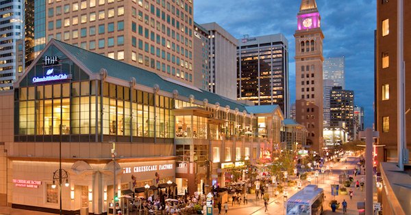 ConHeroHQ's tweet photo. Drinking in #Denver #Travel https://t.co/NFIfHEY8T2 https://t.co/opslnJjJSm