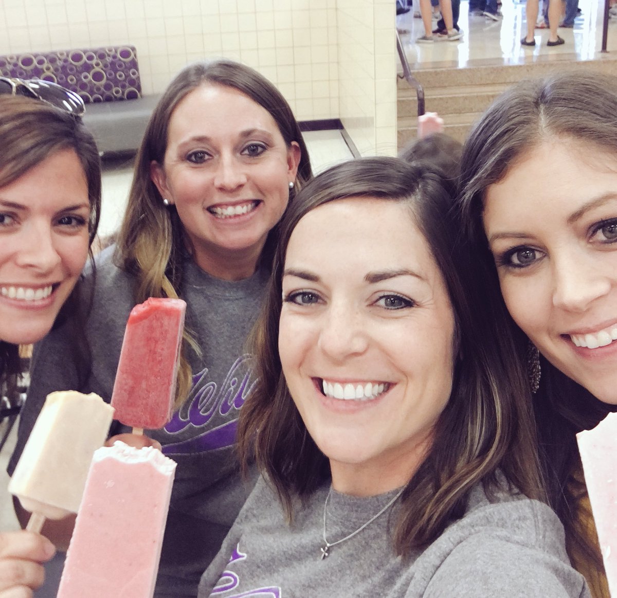 LoveLee1stGrade's tweet photo. Thanks @GodleyISD for our delicious lunch and wonderful @steelcitypopsfw ! #best1stdaybackever https://t.co/2Ner9D60br