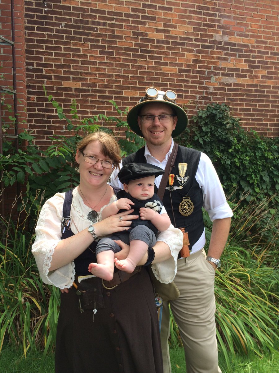 BethanyJConboy's tweet photo. We had a good time at #coldsteam2017! The family that cosplays together stays together 😆 #familysteampunk #familycosplay #steampunkbaby https://t.co/9Z0wXe4KqZ