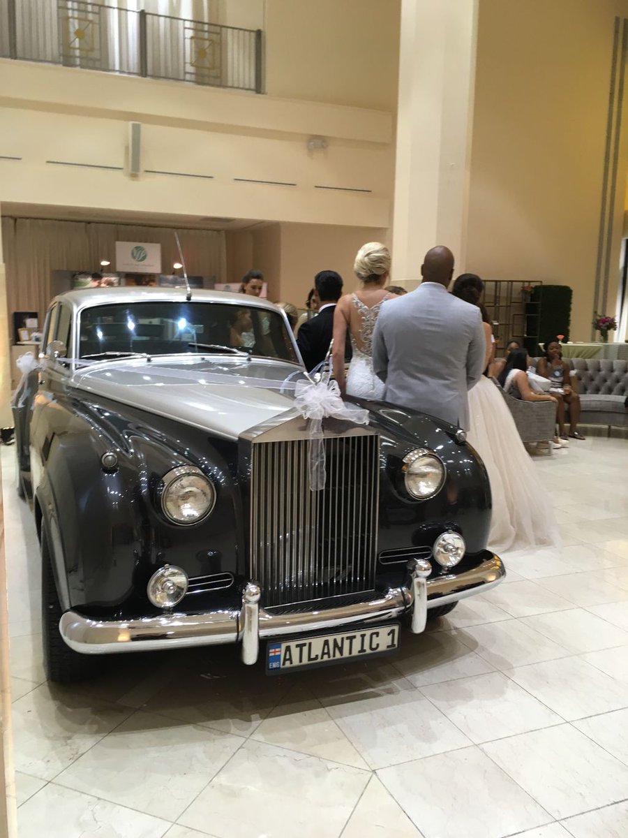 southernexchatl's tweet photo. This Rolls Royce though. #beabride #classiccar #Rollsroyce https://t.co/M5DeNpd6aM