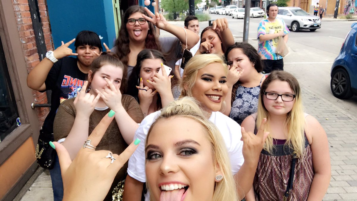 kylie__ashlyn's tweet photo. Thank you @YourBoyMyles For letting me meet such amazing people &amp; calling them my best friends💗 https://t.co/CRTlXiiumO