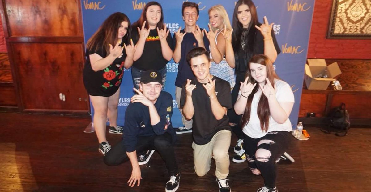 kylie__ashlyn's tweet photo. Thank you @YourBoyMyles For letting me meet such amazing people &amp; calling them my best friends💗 https://t.co/CRTlXiiumO