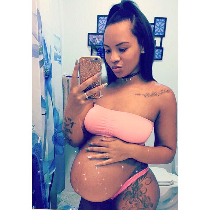 OfficialLIZ___'s tweet photo. 32 Weeks ✨ Almost Done Little Mama 🌸 #8WeekCountDown #PrincessJAB #LilFloridaGal https://t.co/gZhNj5zfa3