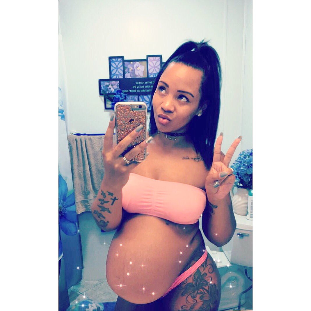 OfficialLIZ___'s tweet photo. 32 Weeks ✨ Almost Done Little Mama 🌸 #8WeekCountDown #PrincessJAB #LilFloridaGal https://t.co/gZhNj5zfa3