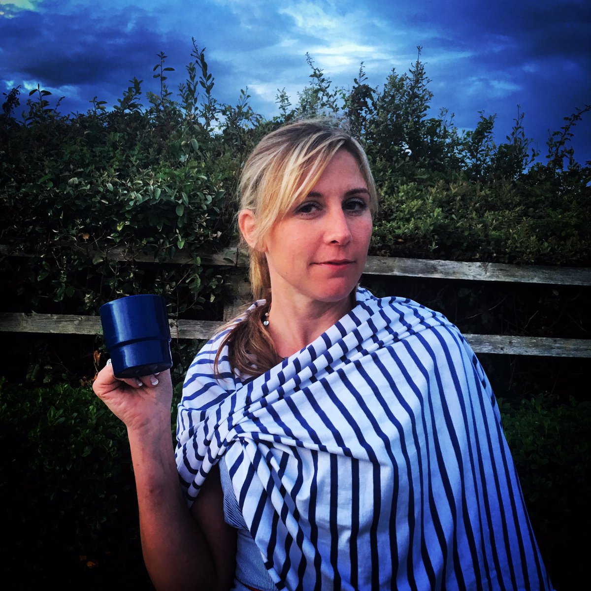 Katiethirteen's tweet photo. #lovethisclassychick #wineinamug #onourwaytodaclub .... house #holiday #haven #littlesea #weymouth #bestie #girlsontour ❤️⛺️😌@calamity928 https://t.co/cs1VXmeypl