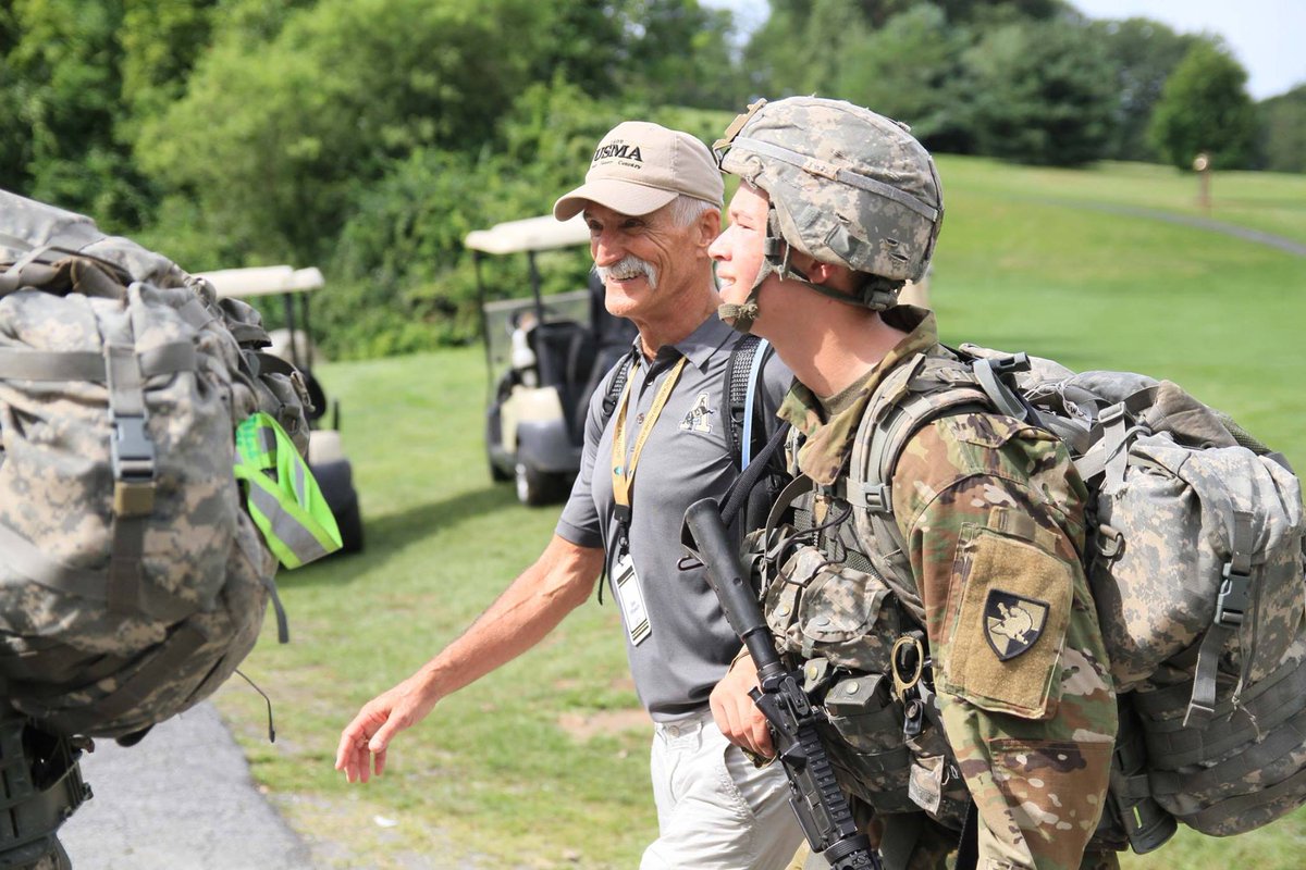 WPAOG's tweet image. Want to see more photos of today's #USMA2021 #MarchBack? Look for your cadet or grad here: facebook.com/WestPointAOG/p…