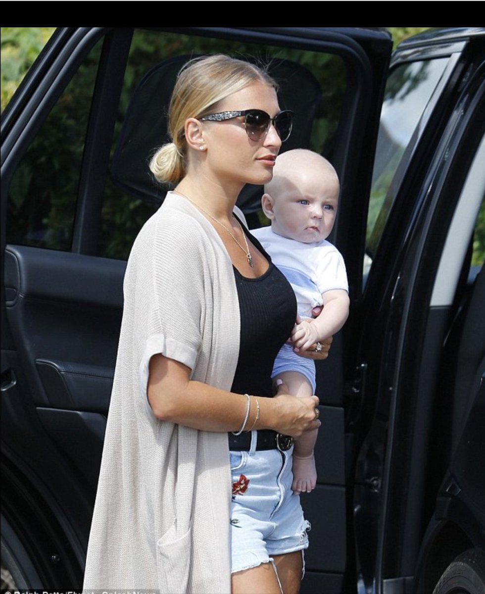 faiersessex's tweet photo. The gorgeous @BillieFaiers out in Essex recently with her adorable son Arthur he is such a cutie pie 👶🏼 https://t.co/Vv38yEsa5K