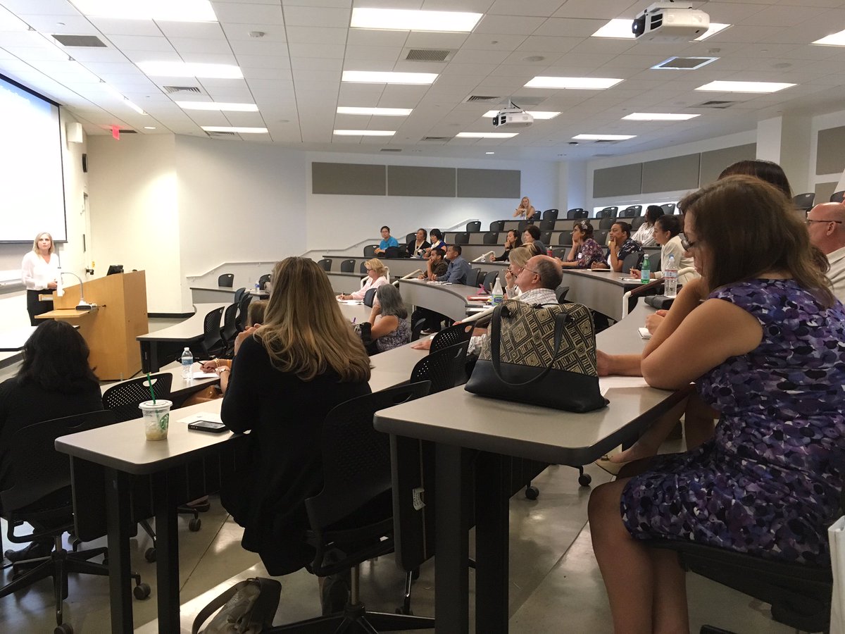 CSUFGianneschi's tweet photo. US Congressman Royce's his representative Allison is informing about federal grants and programs for Nonprofit Organizations. https://t.co/xdizGBeOyp
