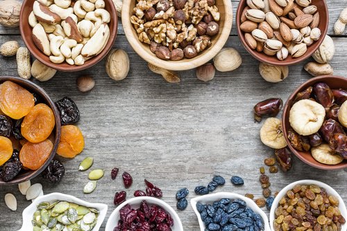 Do you have high cholesterol? Here are some great snack options that will help! Check out the research: ow.ly/OsnX30eplYQ #cholesterol