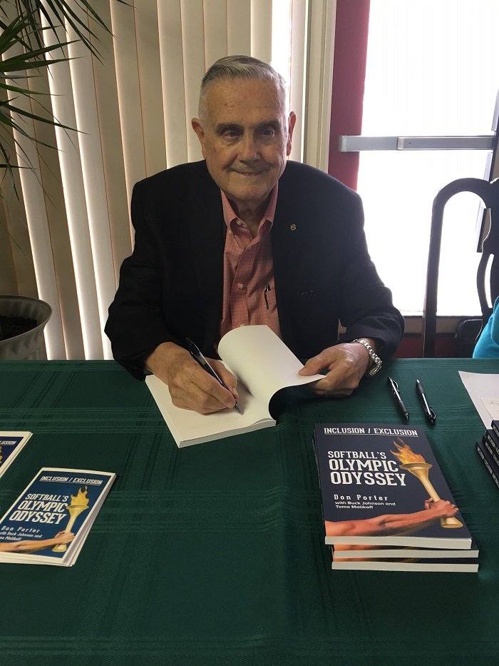 SportsFeatures's tweet photo. Here's #DonPorter signing the said book/well worth a read for some great Samaranch-era context #Softball https://t.co/NJR2dKHi2G #Olympics https://t.co/5OQJcvZmna
