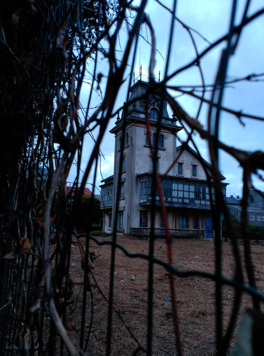 FernandoFRego's tweet photo. La mansión de Canido... Ferror... Ferrol... #ferrol #canido #ferror #abandoned #gothic https://t.co/OY6uAGQTln