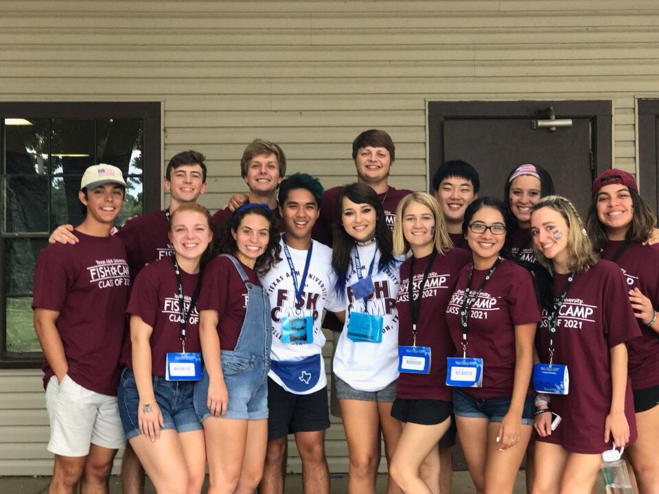 TylerBBatts's tweet photo. I lost my voice, made some friends, and fell in love with being an Aggie 👍🏼#TAMU21 #FishCamp2017 https://t.co/uCVfzcDV9V