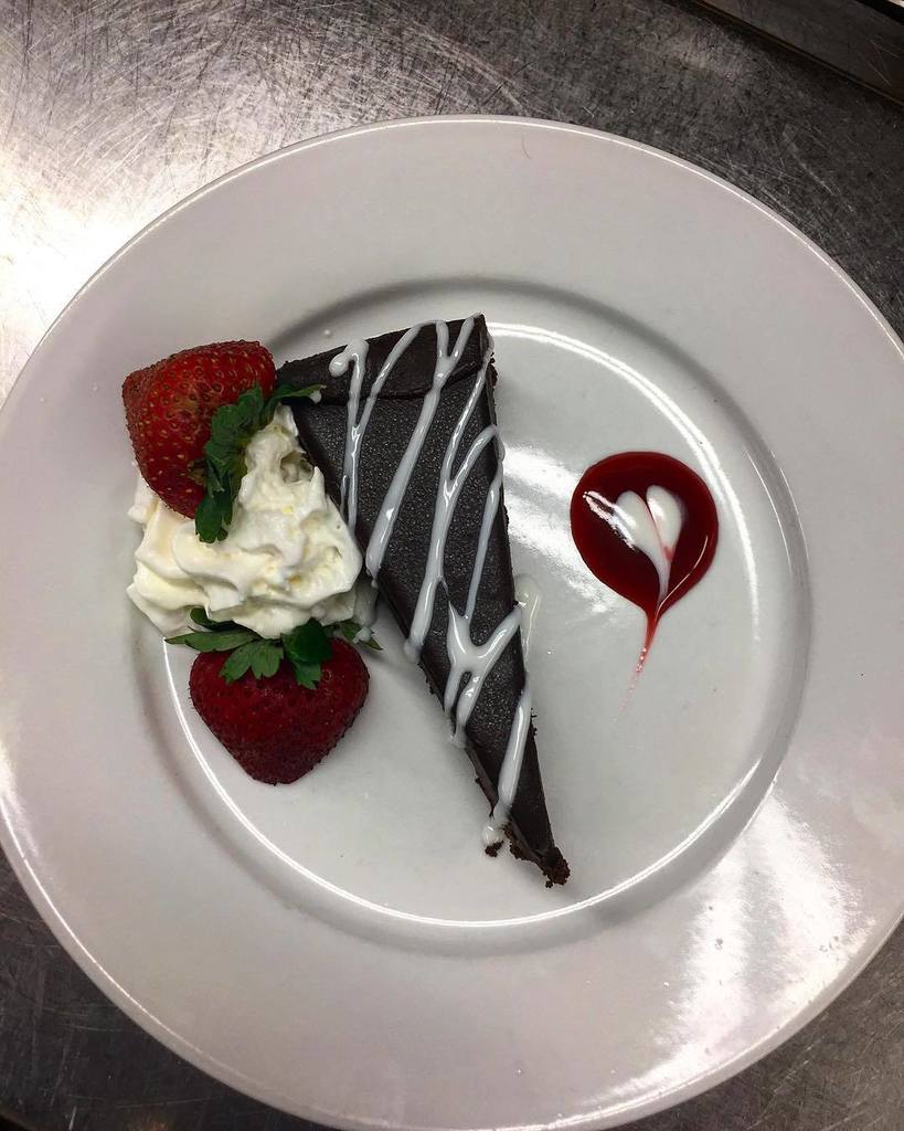 cernovskyfit's tweet photo. Definitely fell in love with this chocolate torte! 🙄🙄 https://t.co/QiJkWpygWh https://t.co/HTNk8U6L2r