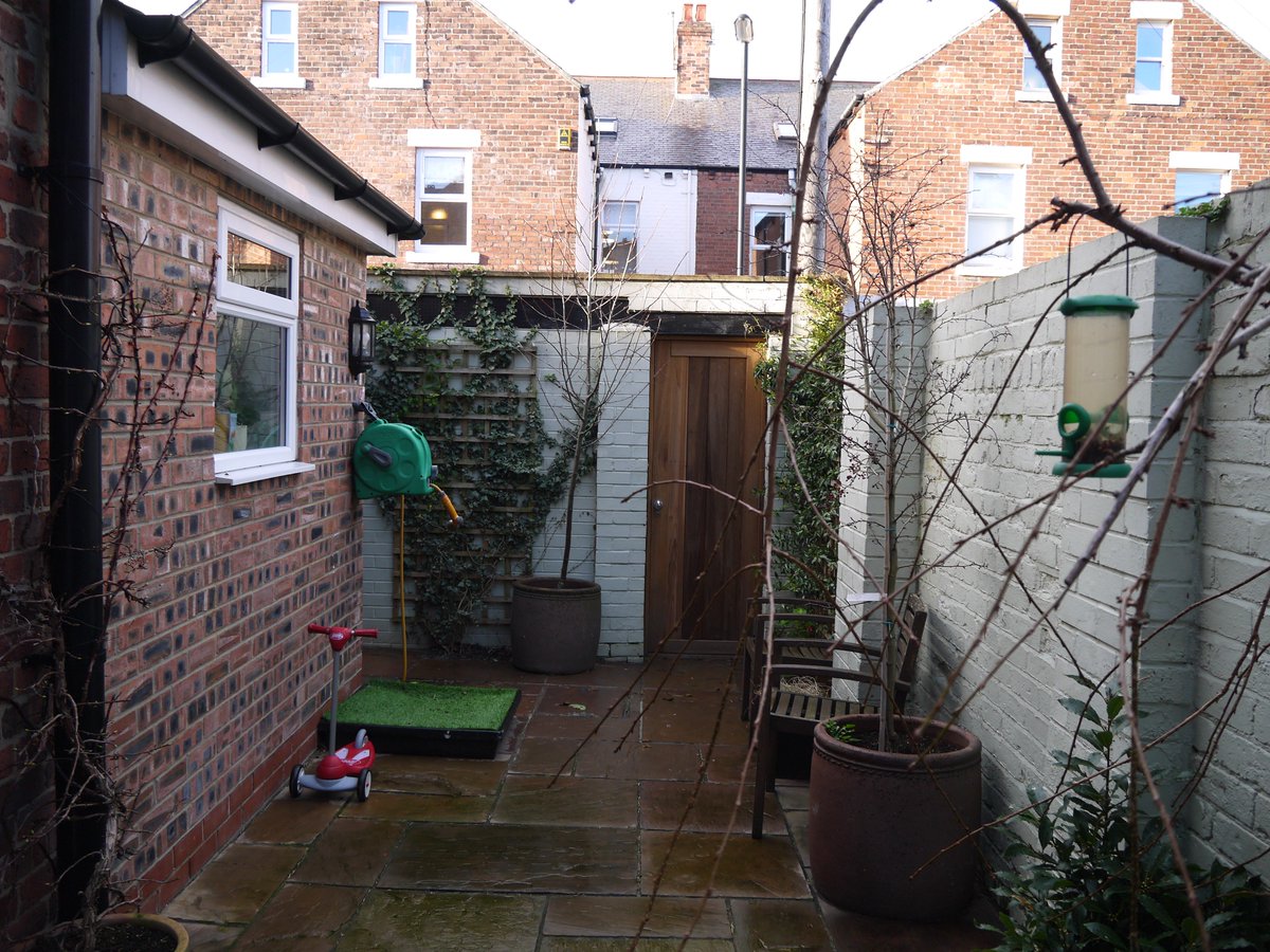 elmfieldgardens's tweet photo. #smallspacesmagicplaces Newcastle #Backyard transformed into #contemporary #courtyard #garden - with @StonemarketUK #paving #cedarfencing https://t.co/ToC9JsaRJQ