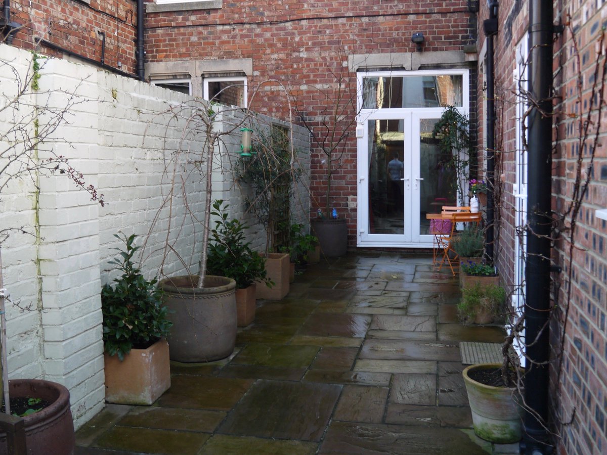 elmfieldgardens's tweet photo. #smallspacesmagicplaces Newcastle #Backyard transformed into #contemporary #courtyard #garden - with @StonemarketUK #paving #cedarfencing https://t.co/ToC9JsaRJQ