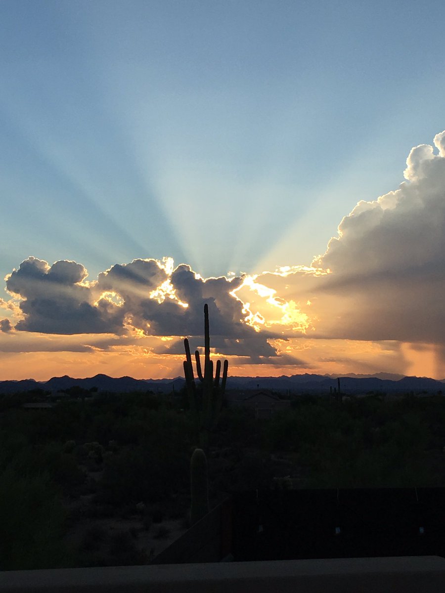 jmarieh1991's tweet photo. Arizona you are beautiful. #nofilter #sunsetdesert https://t.co/JFXvgrxfnB