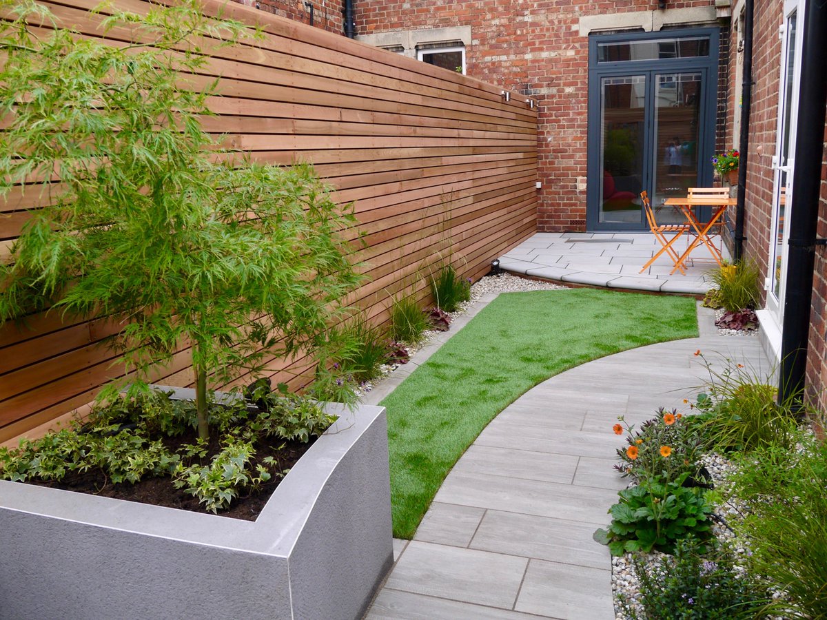 elmfieldgardens's tweet photo. #smallspacesmagicplaces Newcastle #Backyard transformed into #contemporary #courtyard #garden - with @StonemarketUK #paving #cedarfencing https://t.co/ToC9JsaRJQ