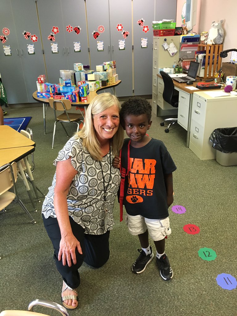 dahoffert's tweet photo. Here we go! Kindergarten Immersion and 5th grade @EisenhowerEagle #wcsmission 2017-18 is going to be amazing! https://t.co/0YwHei4gFs