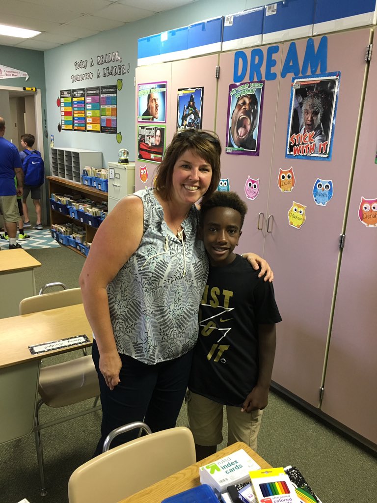 dahoffert's tweet photo. Here we go! Kindergarten Immersion and 5th grade @EisenhowerEagle #wcsmission 2017-18 is going to be amazing! https://t.co/0YwHei4gFs