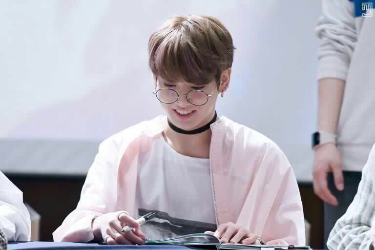 btsbeingsoft's tweet photo. smiley https://t.co/cx0nn3MZwD