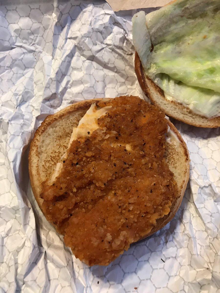 anime420619's tweet photo. Someone ripped off a piece of my chicken patty @Wendys https://t.co/fzTV4zeeVi