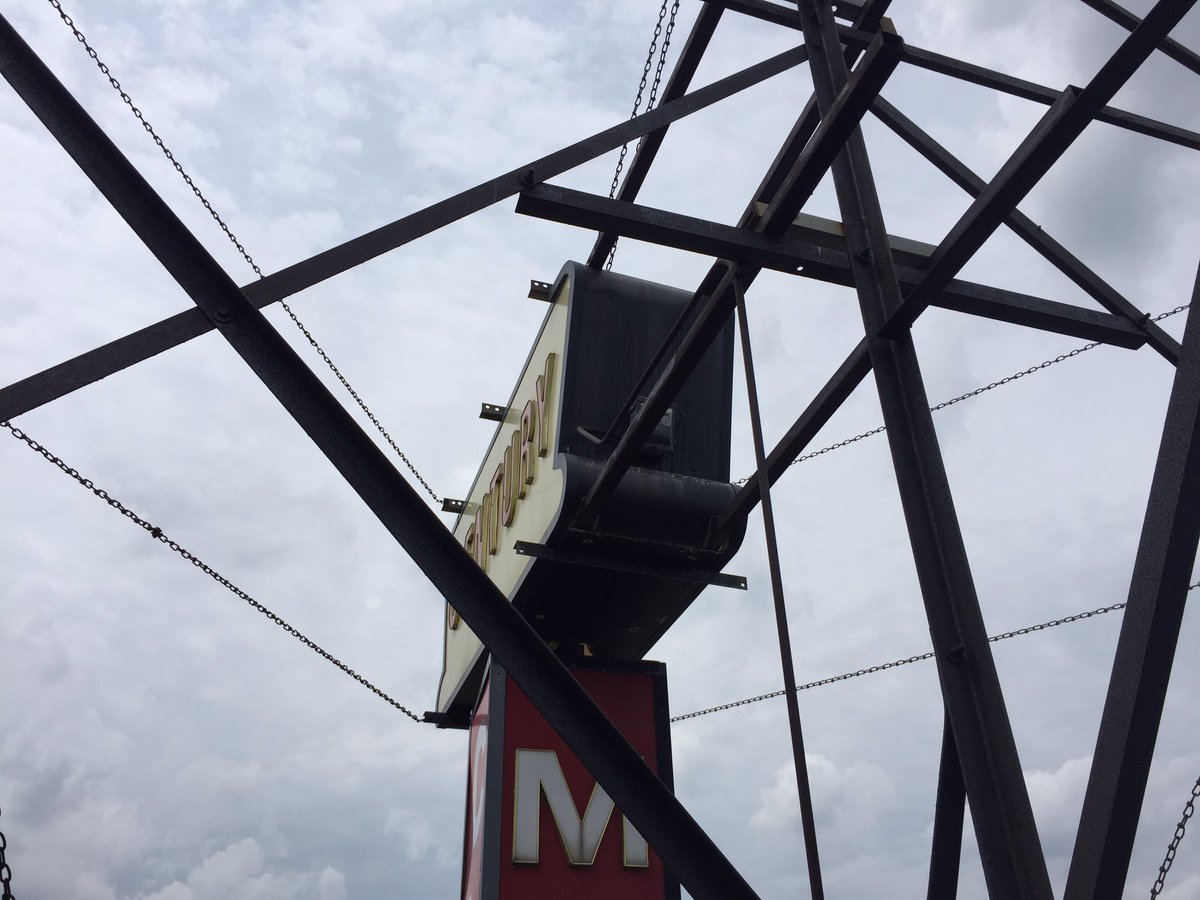 zedarchitects's tweet photo. The structure is better looking than the sign. Sign installers do understand the structural concept of triangulation. https://t.co/WKVHnTqxIC