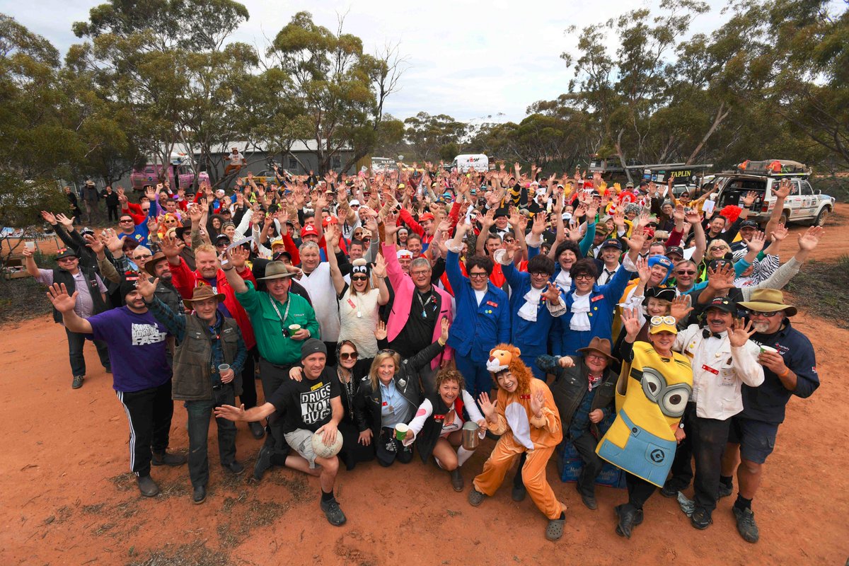NJellicoe's tweet photo. Having an absolutely cracking time with these bunch of legends! #SAVarietyBash https://t.co/IqkvoKZ0Tx