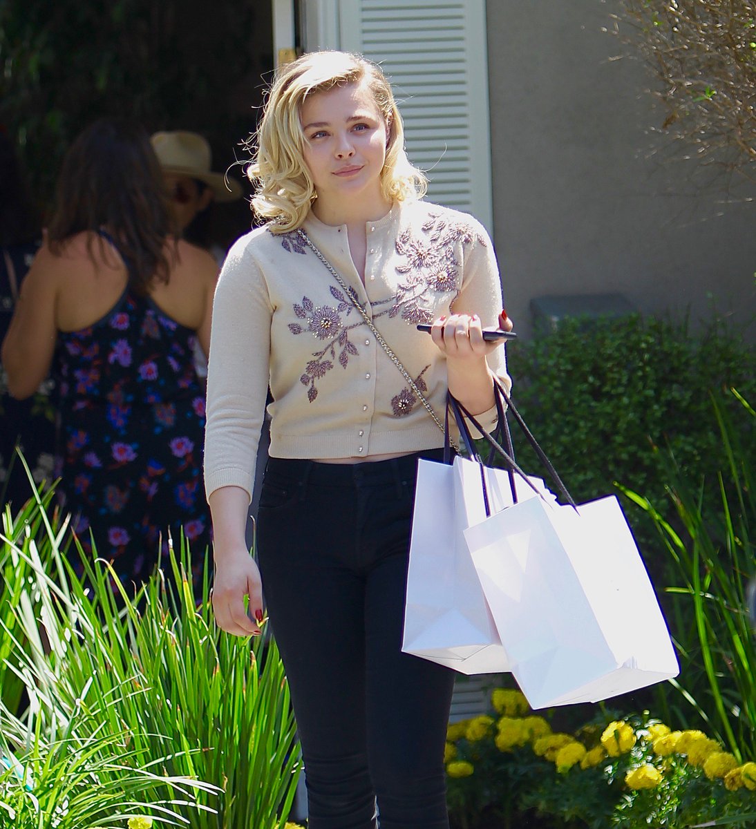 L_and_Chloe's tweet image. Chloë Moretz Attends InStyle's "Day of Indulgence" Party
chlomo.org/chan/chloe/res… via @ChloeMoretzSite
