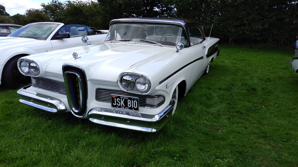 Tilldogg's tweet photo. East Mids Hot Rods took over. #heagewindmill sunday for American Car Day #emhr https://t.co/JMyXgi7k6u