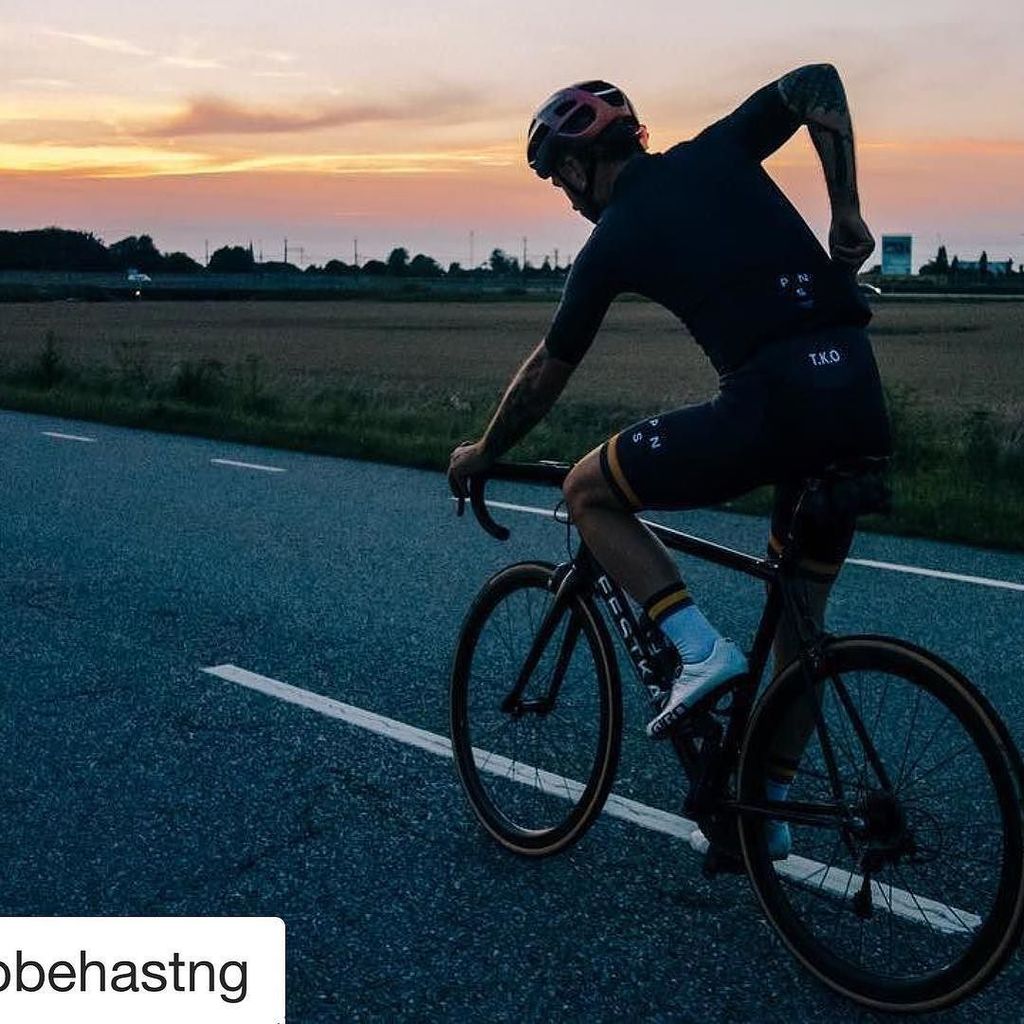 ThaiBikes's tweet photo. #Repost @ebbehastng (@get_repost)
・・・
Light bro spotted 
#cyclistlife #stravaphoto #roadtonowhere #pasnormalstudio… https://t.co/RaxqptLT1C https://t.co/LyLjF5BnZ7