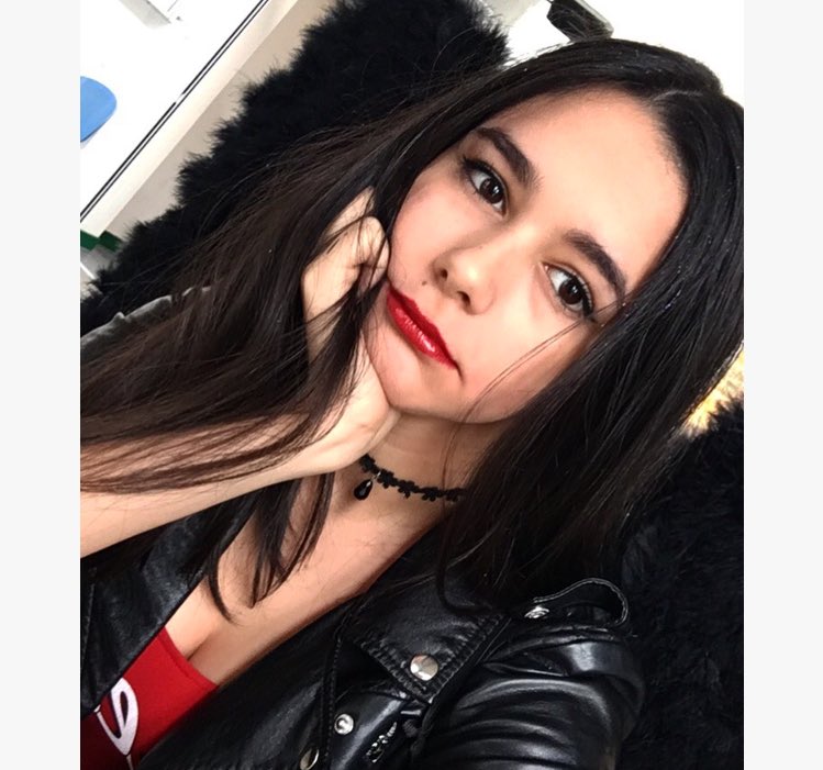 efleuree's tweet photo. Mais maintenant j'ai l'impression d'avoir une peau parfaite (laul) #postmoche https://t.co/19TTxwoLMz