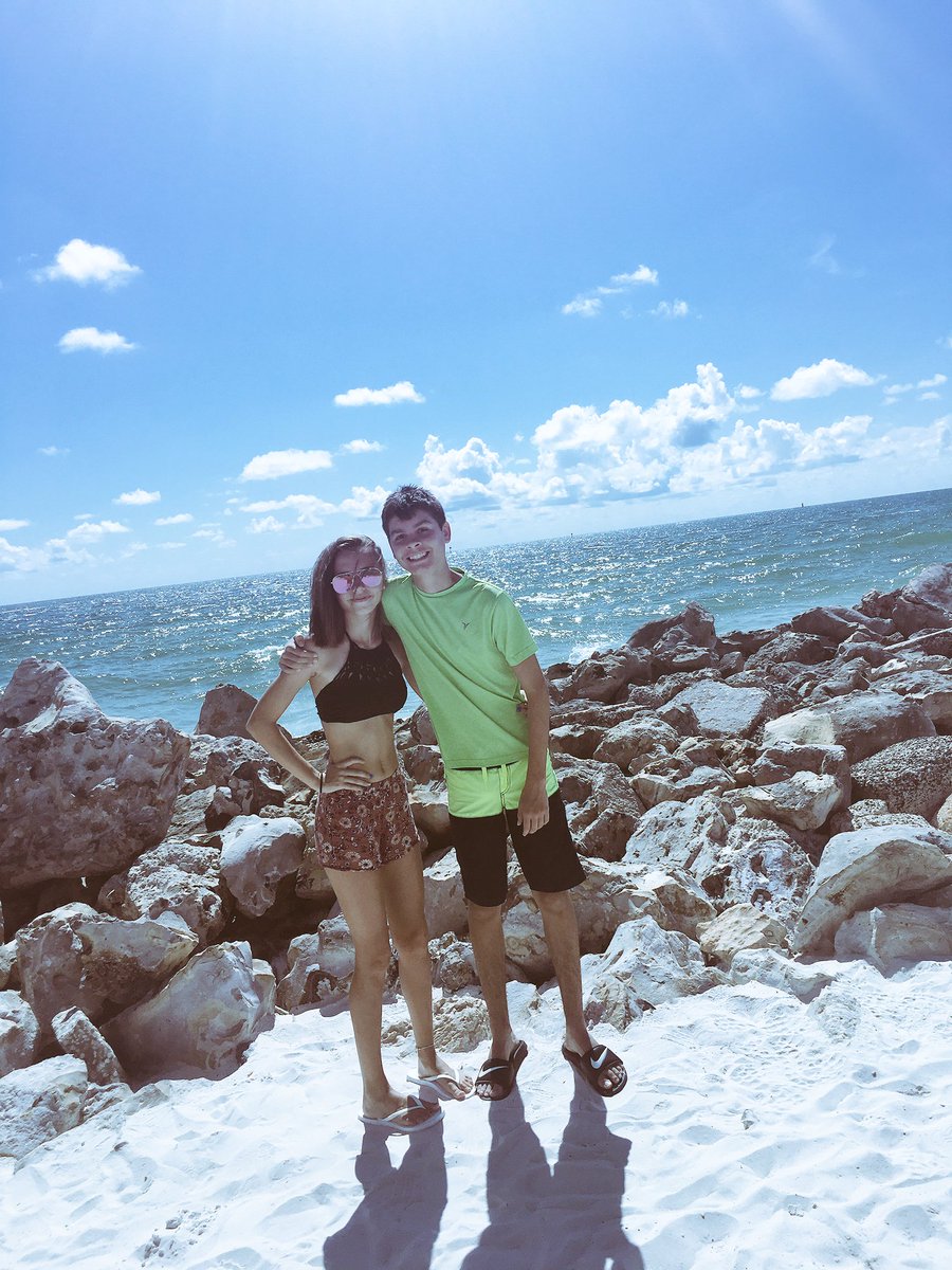 First day of school ✏️ 📚 🍎...nah, we'll beach instead. #homeschool